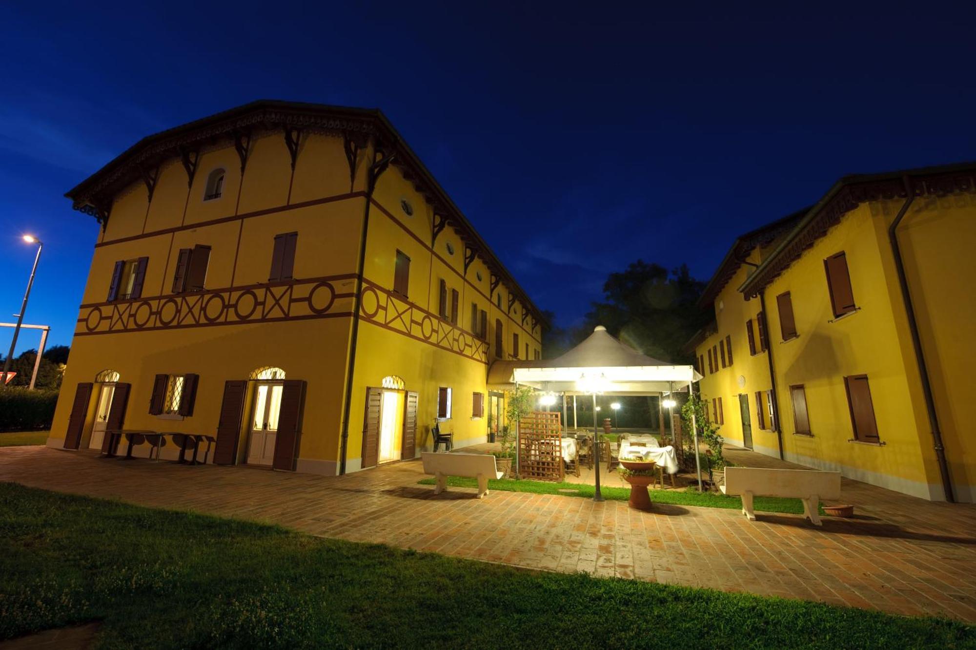 Corte Degli Estensi Formigine Luaran gambar