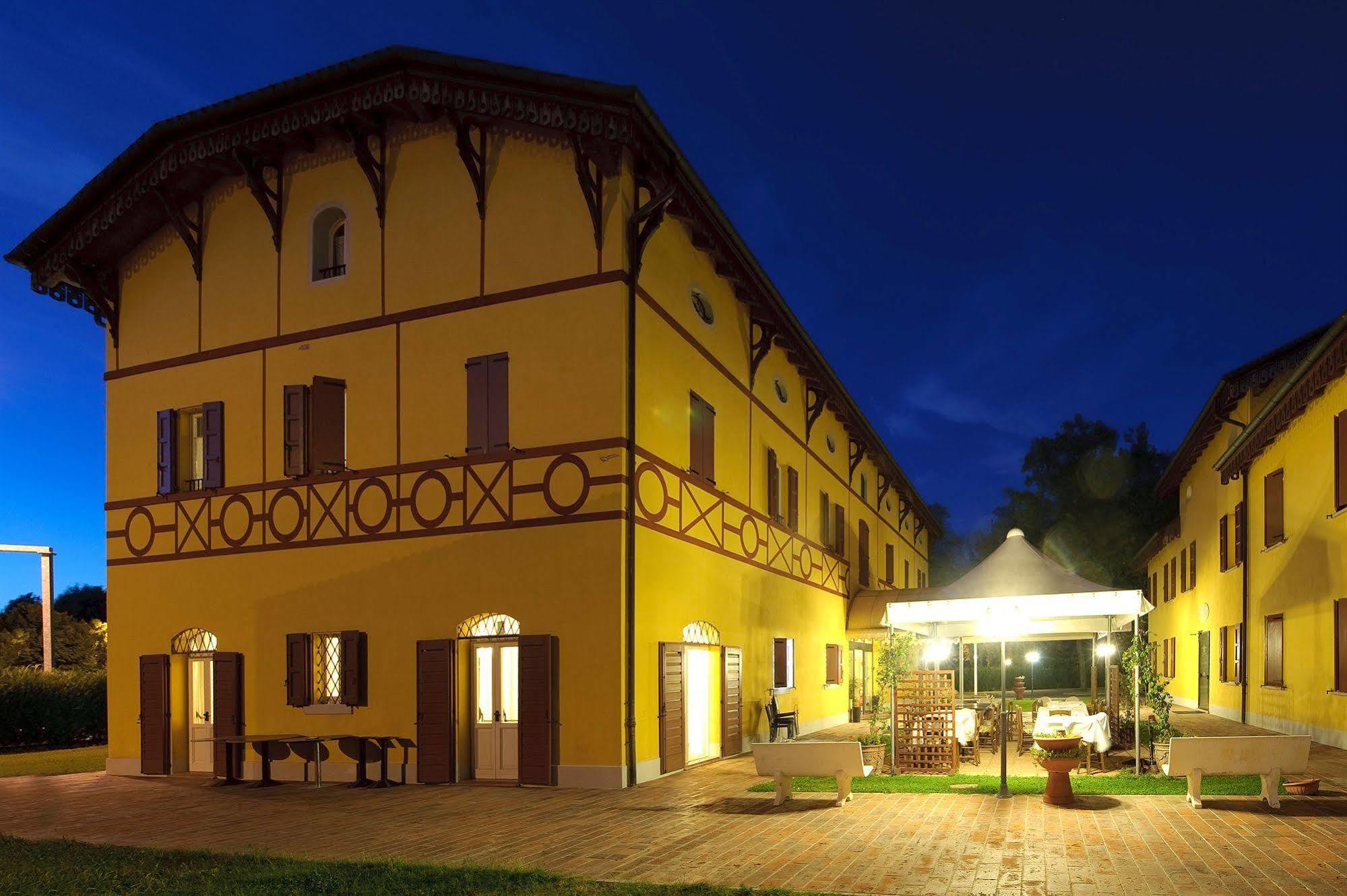 Corte Degli Estensi Formigine Luaran gambar